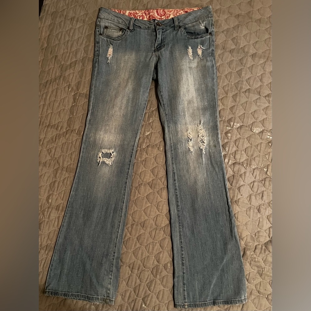 MAX~LOW-RISE FLARE JEANS~DISTRESSED~5